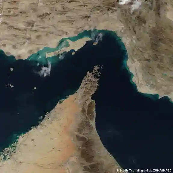 Más de 40 países presionan a Irán para reabrir Ormuz