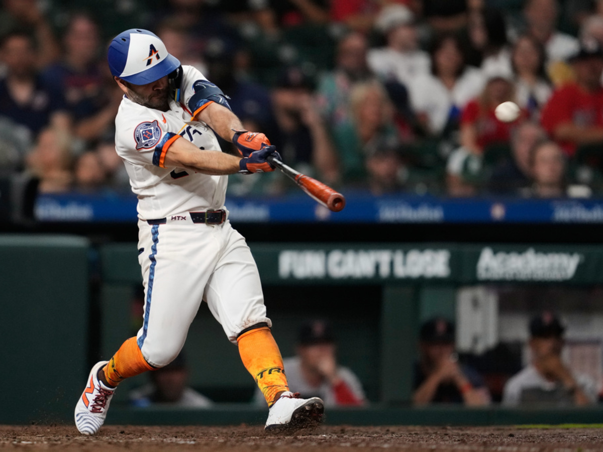 José Altuve acaricia los 2400 imparables 