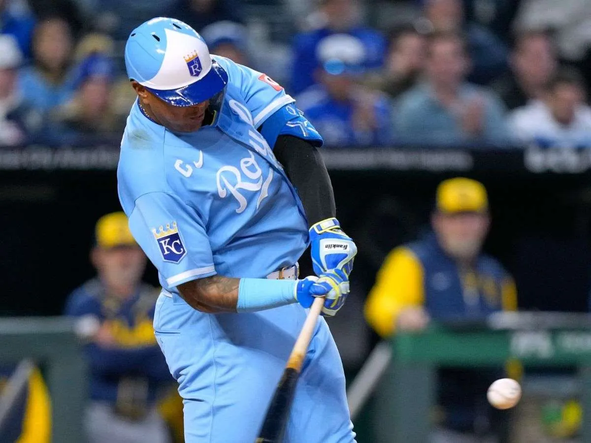 Beisbol Salvador Pérez sacó su segundo jonrón de la campaña
