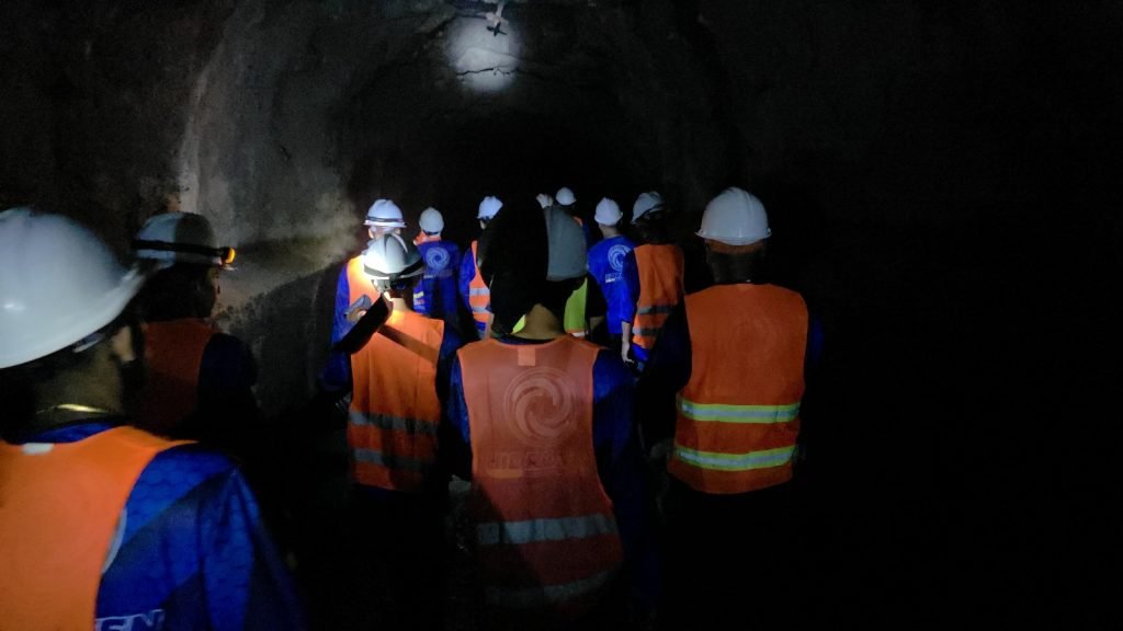 Rescatan a 8 trabajadores en Turimiquire